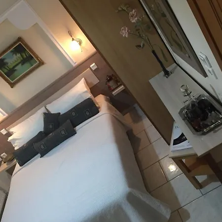 Litsa Haus Estate Residences & - Adults Only & Kids 12 Plus- أسبروبالتا